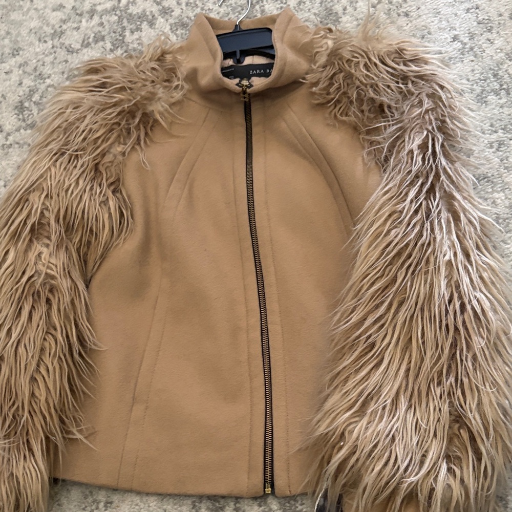 Zara Beige Jacket with Faux Fur Sleeves Unique Statement Piece XL - Picture 2 of 5